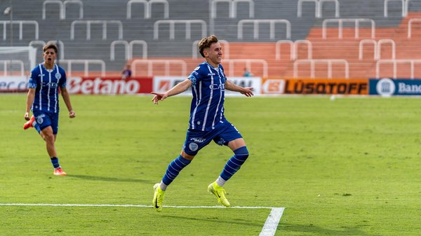 Mastering the Rain Game: Key Tactics for Football Teams to Dominate Wet Weather Play